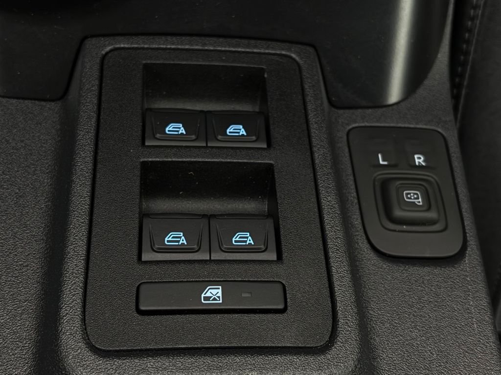 Used 2024 Green Metallic Ford Everglades image 36