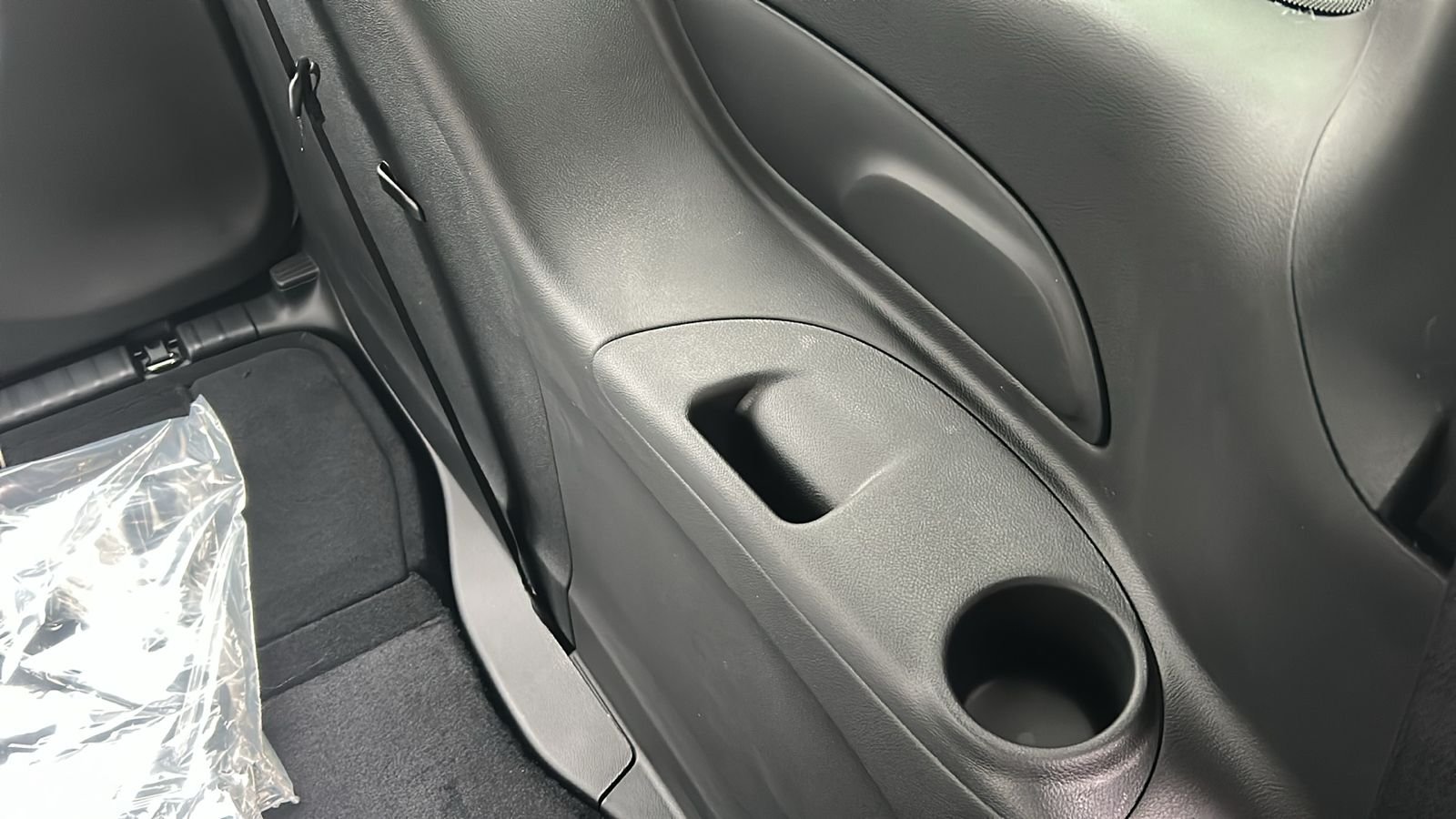 New 2026 Bright White Clear-Coat Exterior Paint Chrysler Select image 34