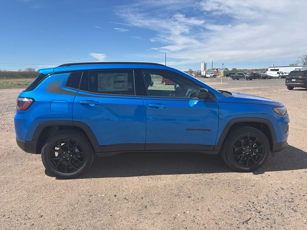 New 2026 Hydro Blue Pearl-Coat Exterior Paint Jeep Latitude Altitude image 4