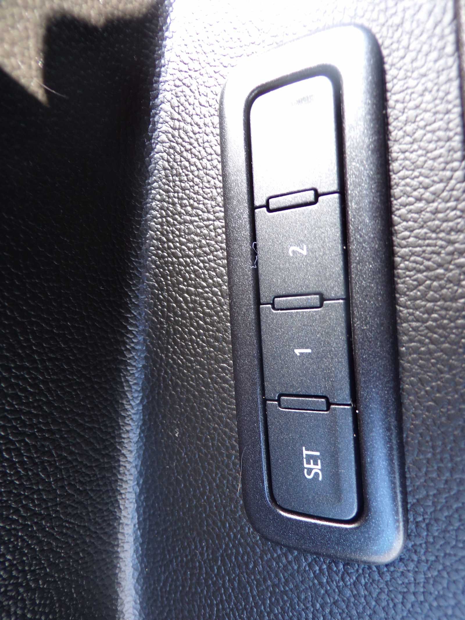 Used 2019 ONYX BLACK GMC Denali image 16