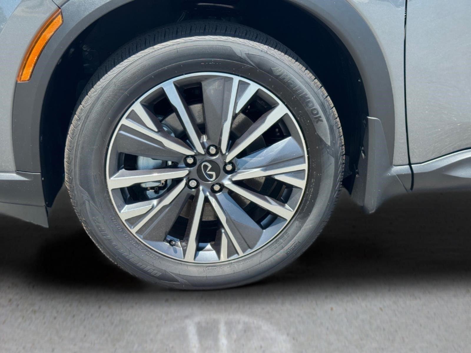New 2027 GRAPHITE SHADOW INFINITI Luxe FWD image 9