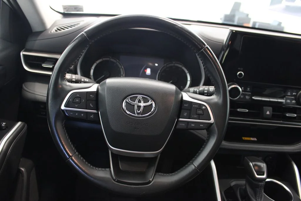 Used 2024 Silver Toyota XLE image 25