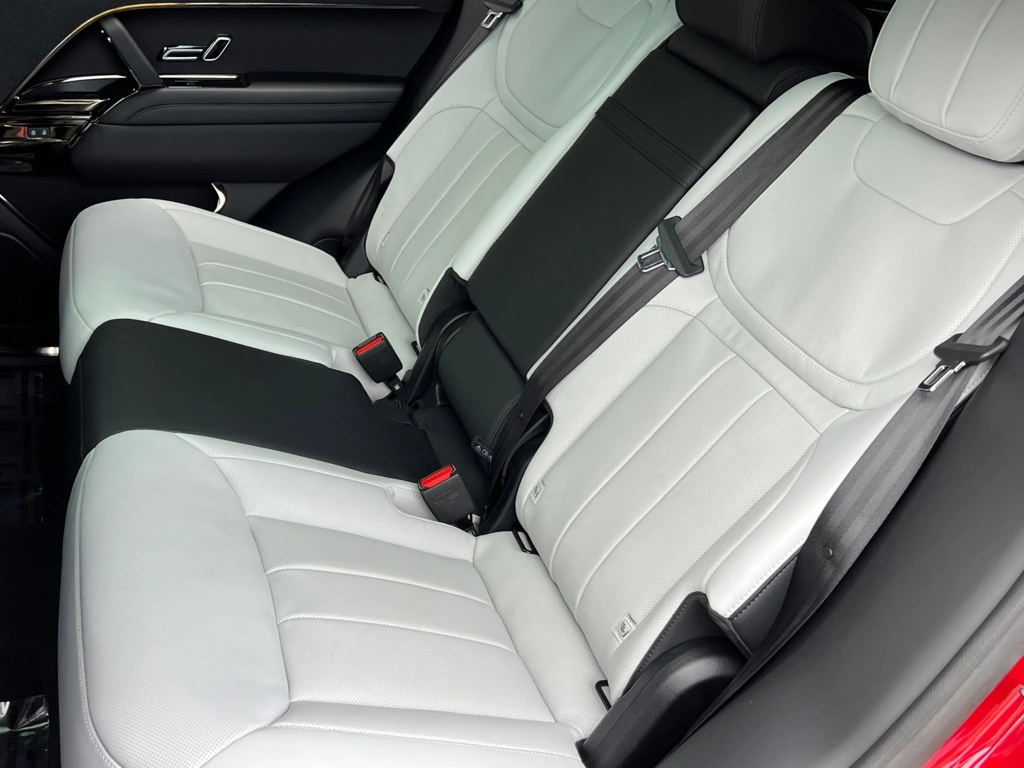 Used 2025 Red Land Rover Autobiography image 26