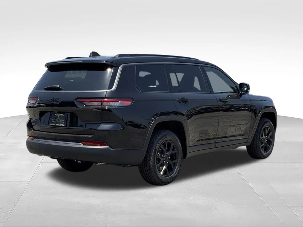 New 2026 Diamond Black Crystal Pearl-Coat Exterior Paint Jeep Altitude image 7