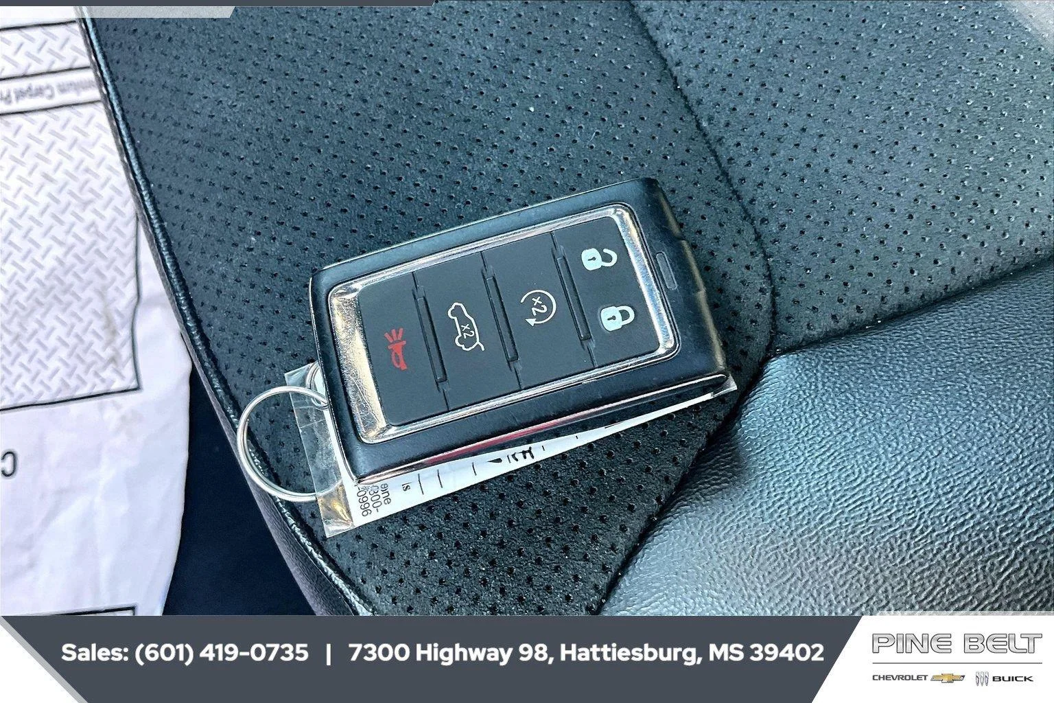 Used 2025 Diamond Black Crystal Pearlcoat Jeep Altitude image 9