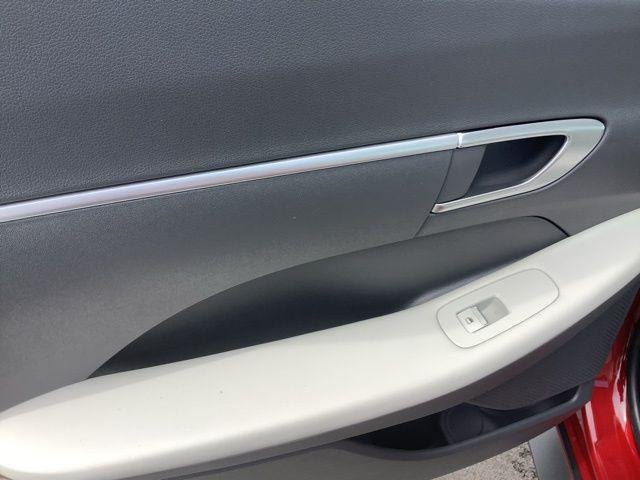 2025 Hyundai Sonata SE - Photo 16