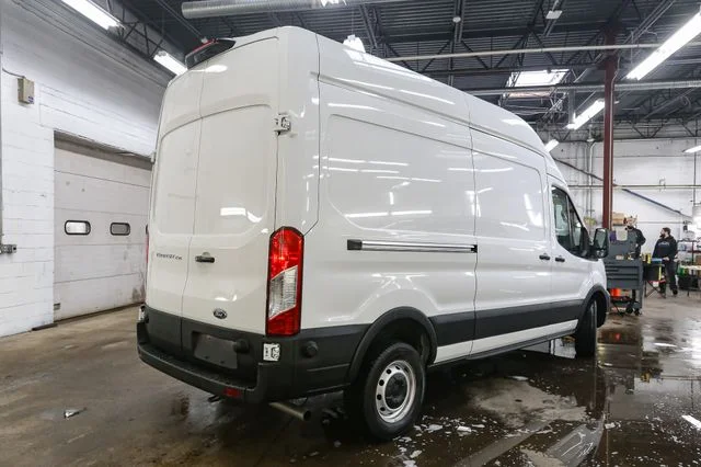 Used 2024  Ford Base image 11