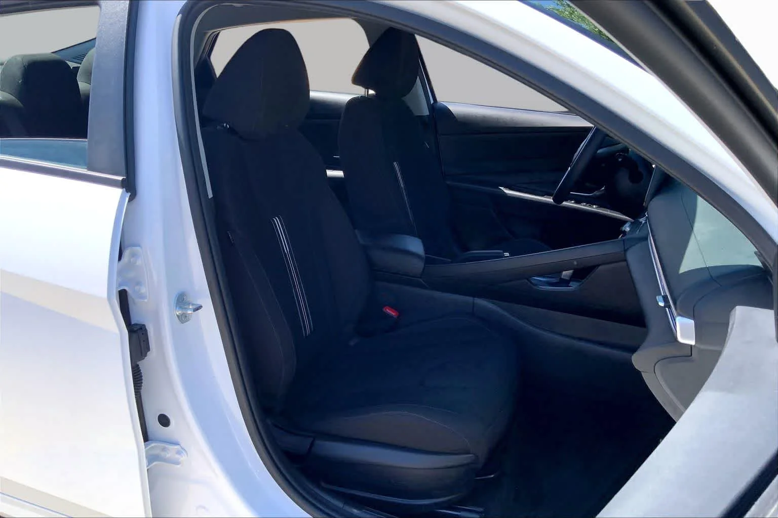 Used 2024 Serenity White Hyundai SEL image 9