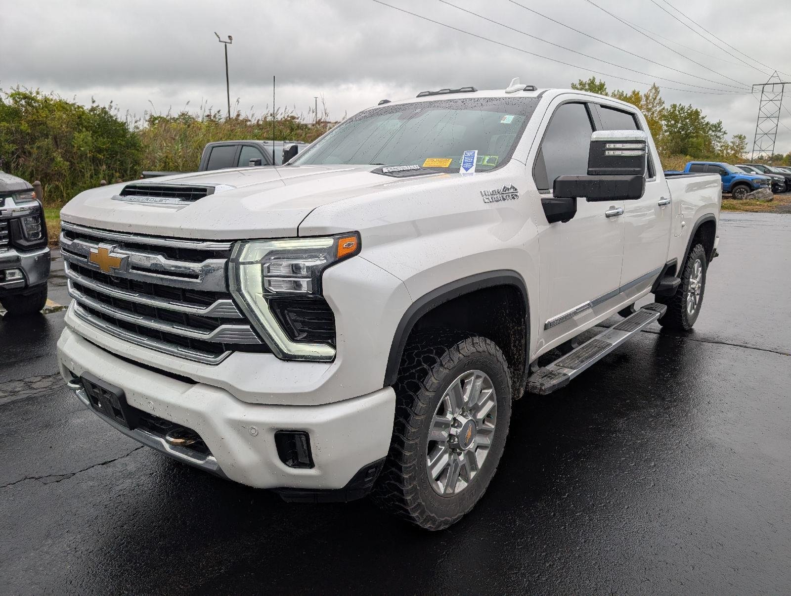 Used 2024 Iridescent Pearl Tricoat Chevrolet High Country image 4