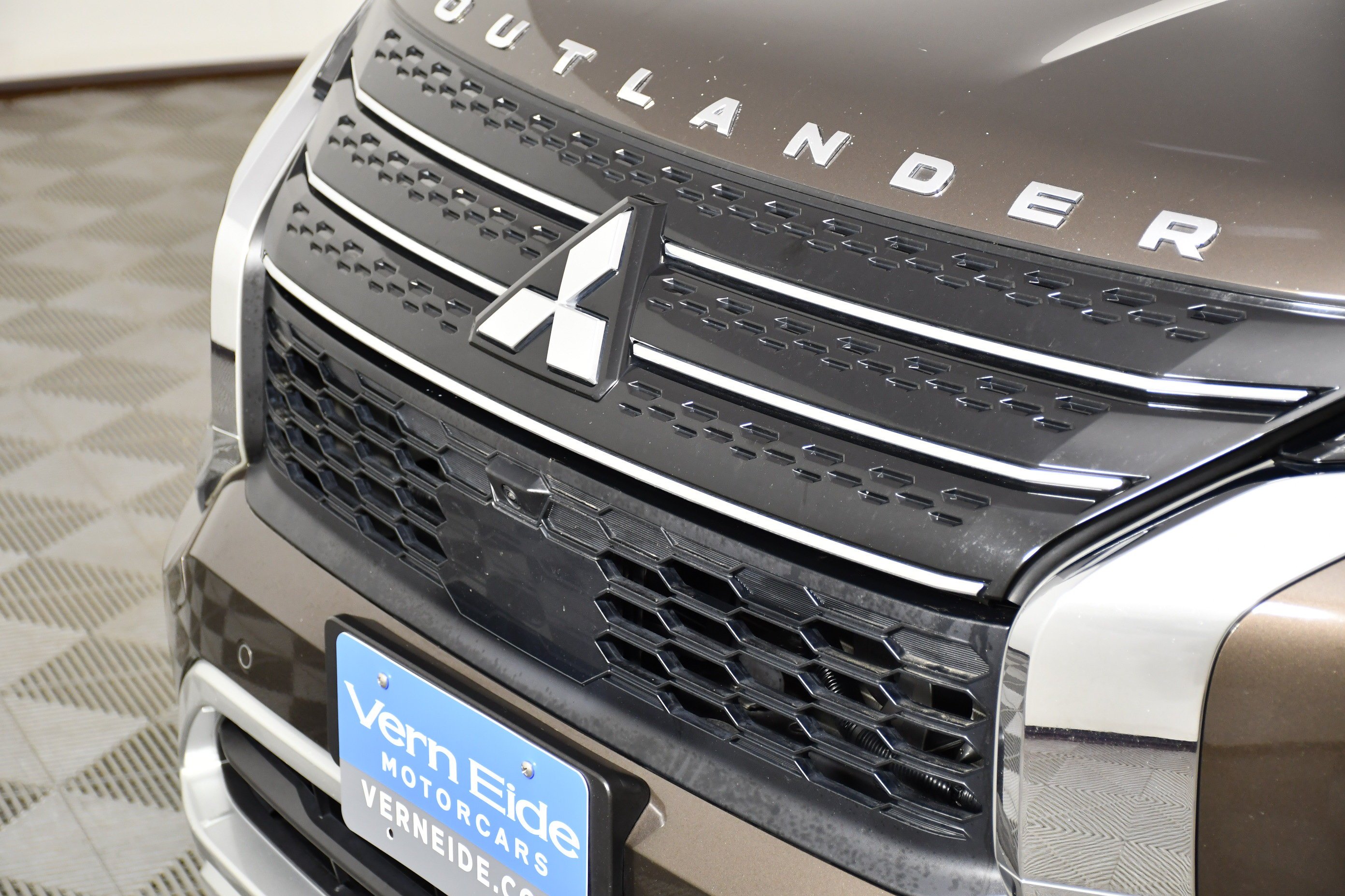 Used 2022 Deep Bronze Metallic Mitsubishi SEL image 11