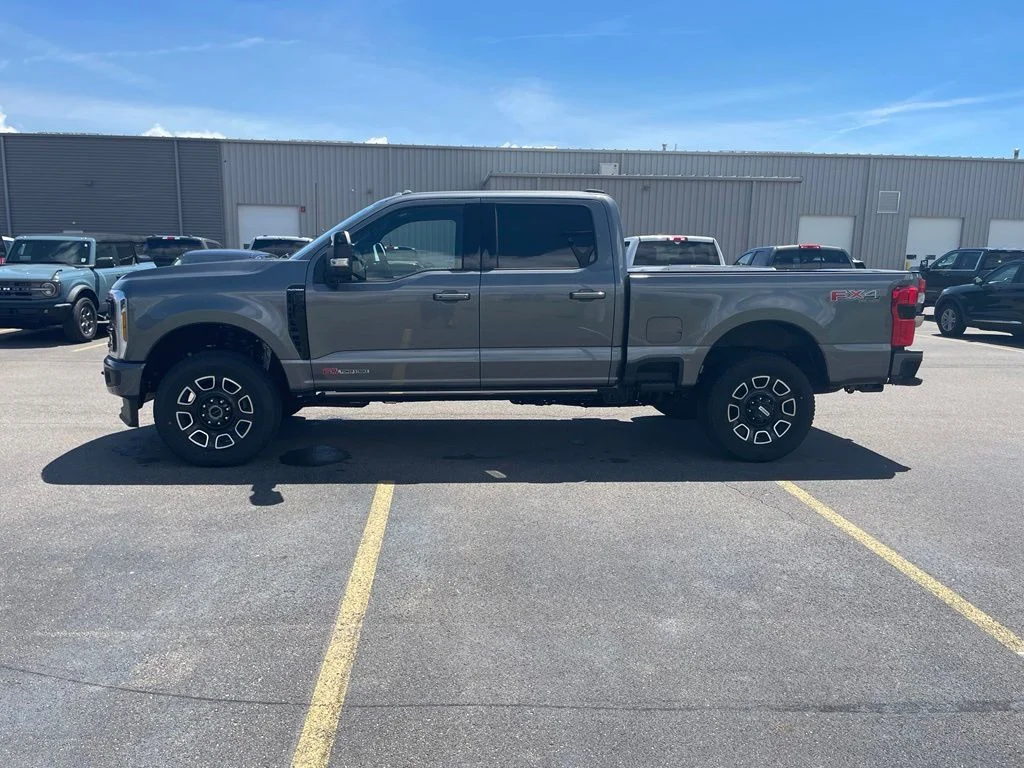 2025 Ford F-350 Super Duty Platinum - Photo 8