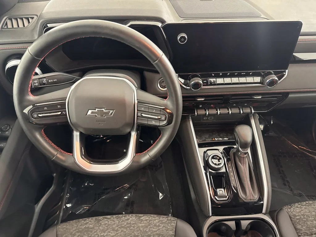 Used 2025 White Chevrolet Z71 image 25