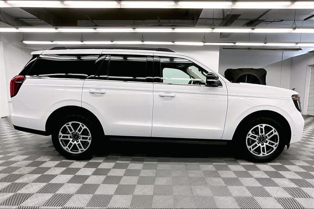 Used 2025 Oxford White Ford Active image 16