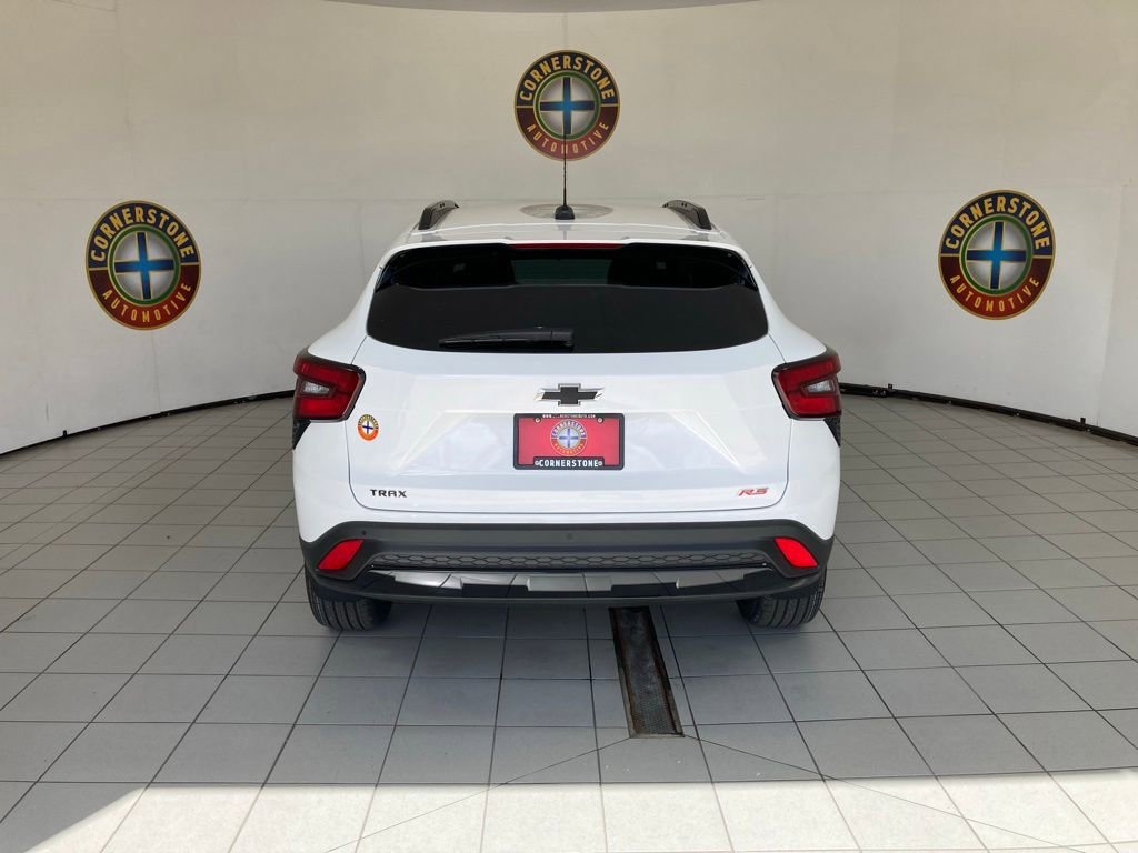 New 2026 Summit White Chevrolet 2RS image 19