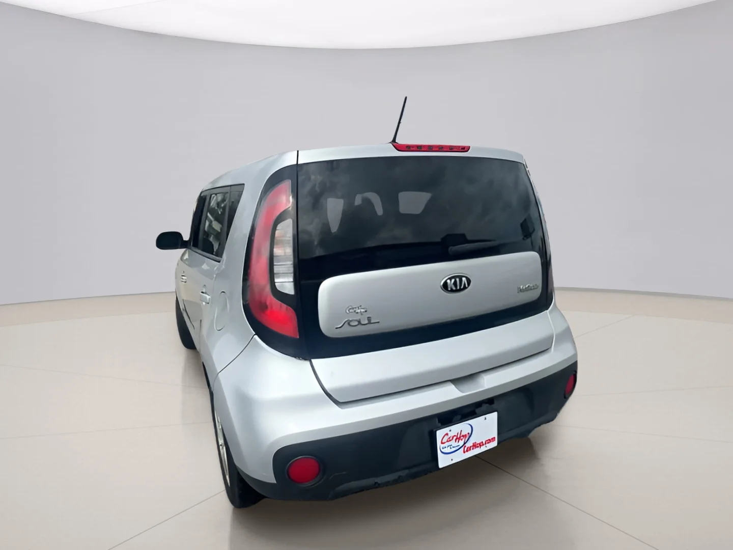 Used 2018 Silver Kia  image 5
