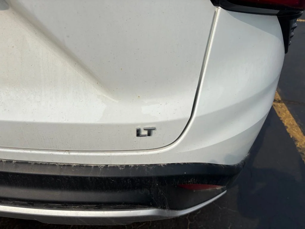 Used 2024 Summit White Chevrolet LT image 4