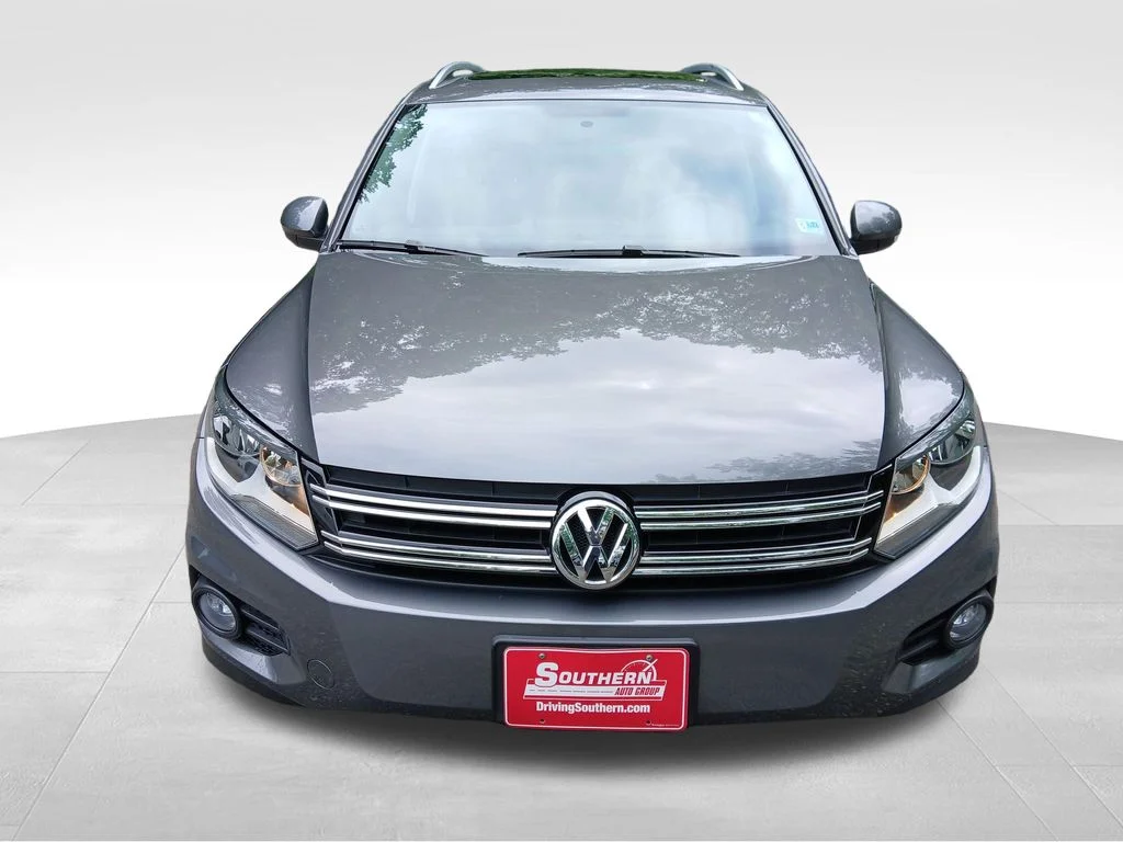 Used 2015 Gray Volkswagen SEL image 9