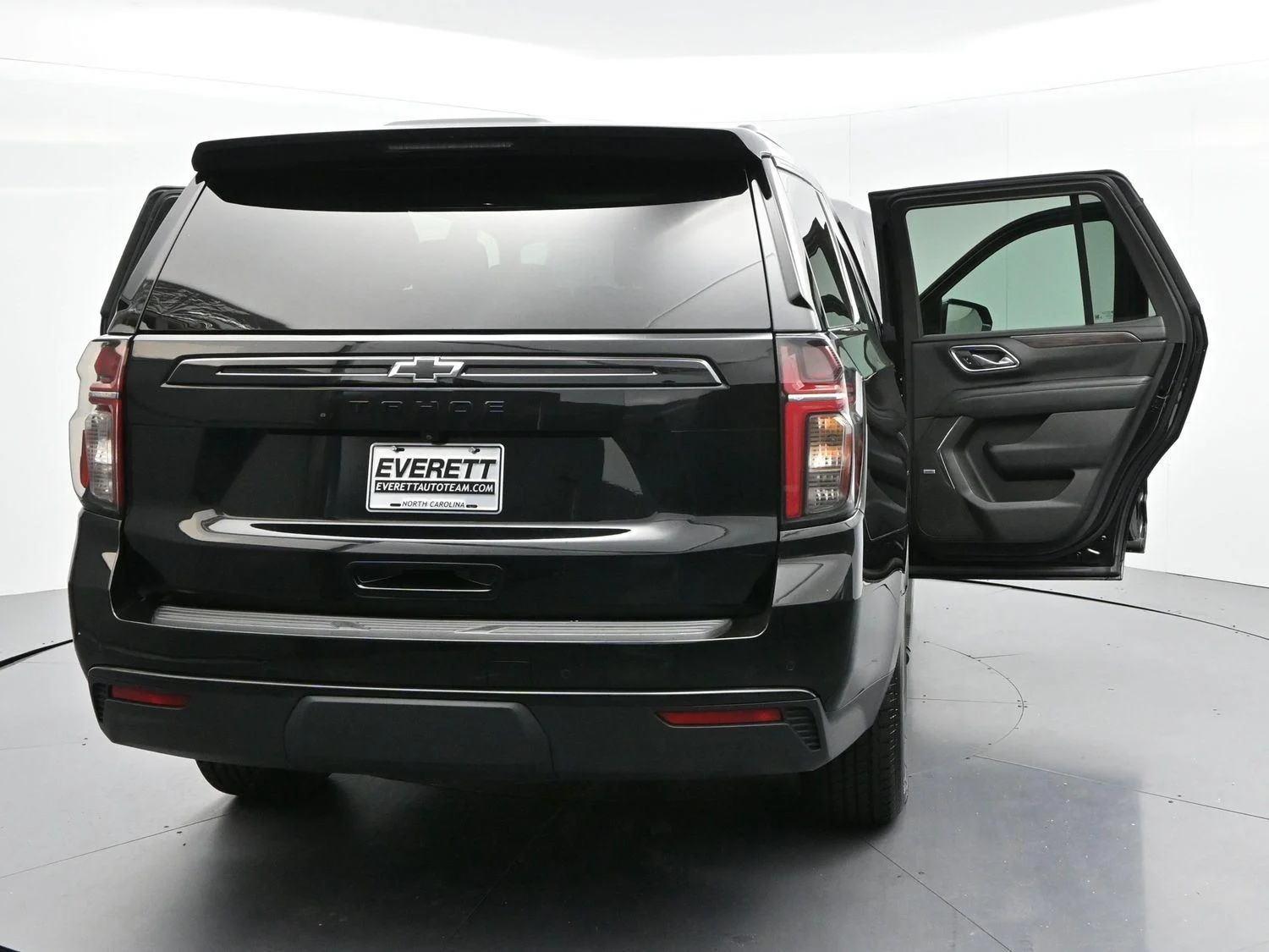 Used 2023 Black Chevrolet Z71 image 41