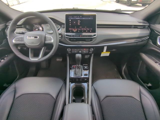 New 2026 Bright White Clearcoat Jeep Latitude image 18