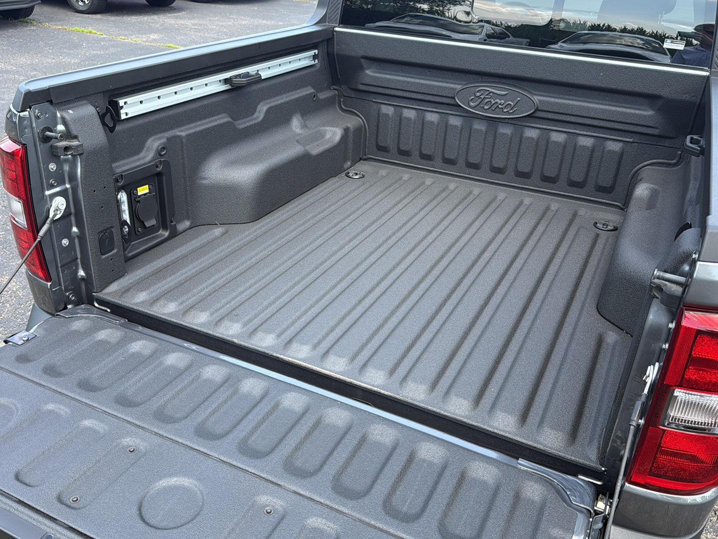 Used 2024 Carbonized Gray Metallic Ford LARIAT image 21