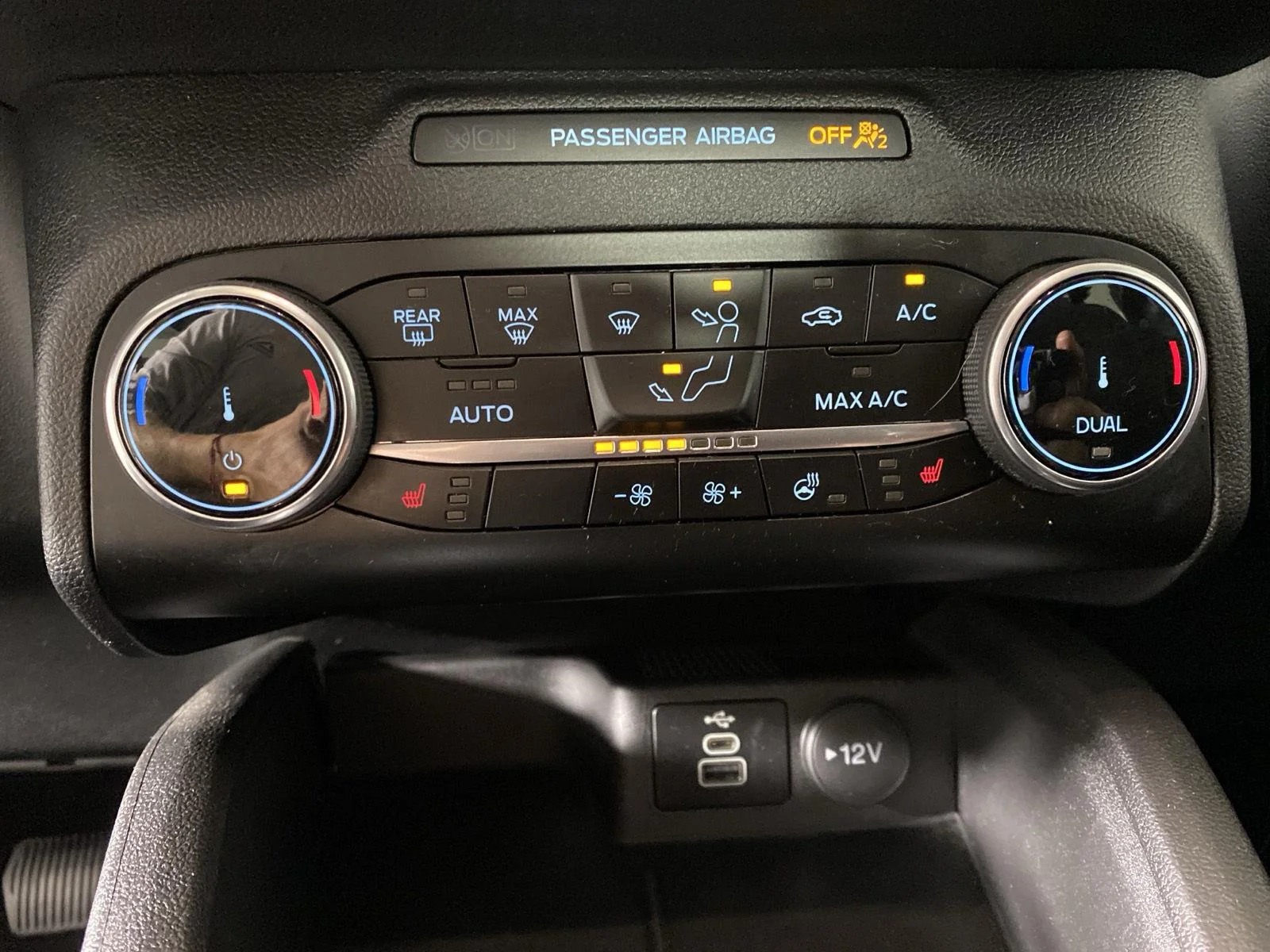 Used 2024 Agate Black Ford Active image 22