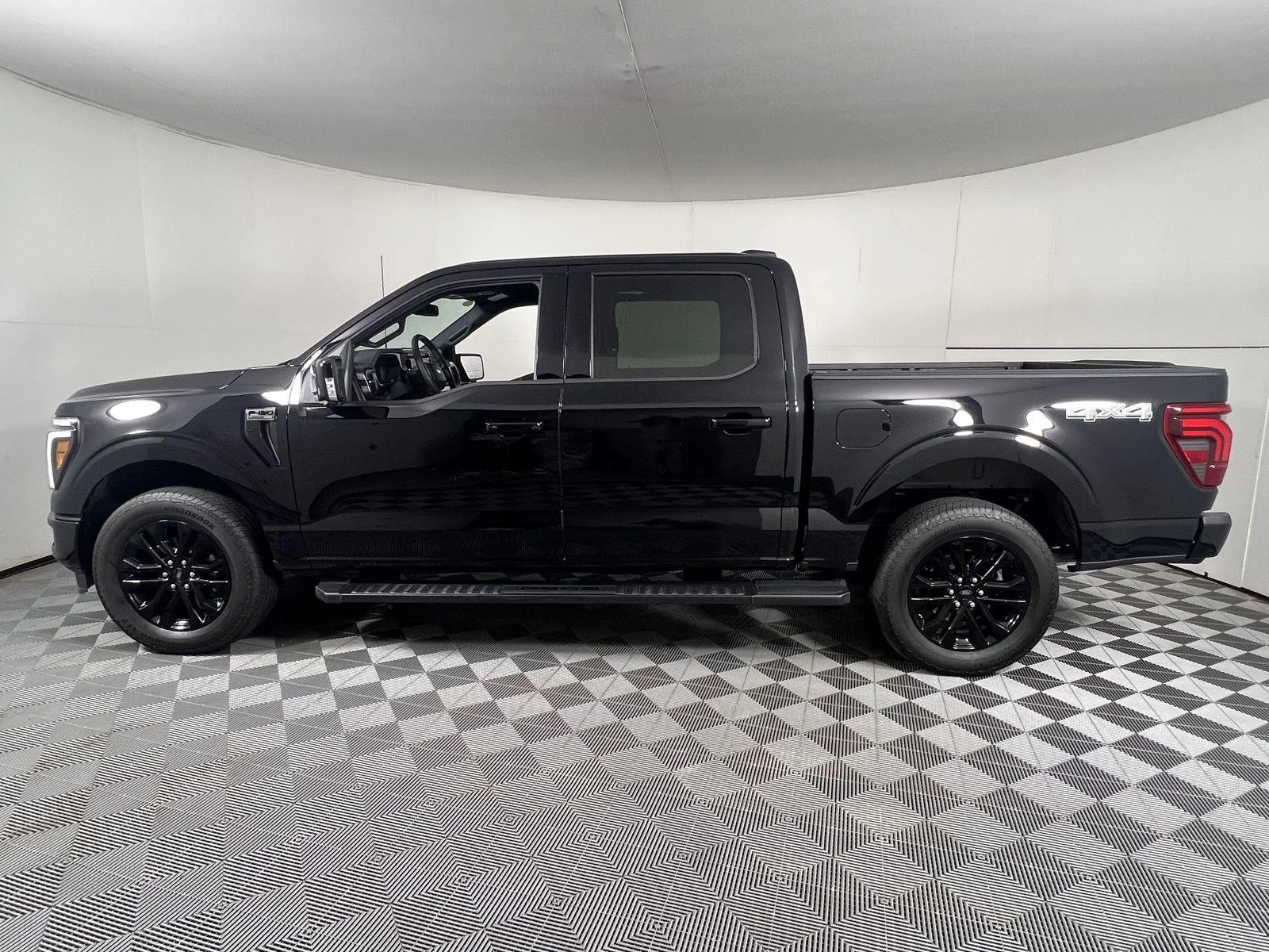 Certified Used 2025 Agate Black Ford LARIAT image 7