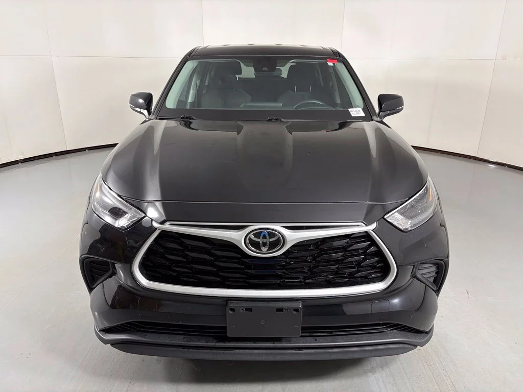 Used 2023 Black Toyota L image 3