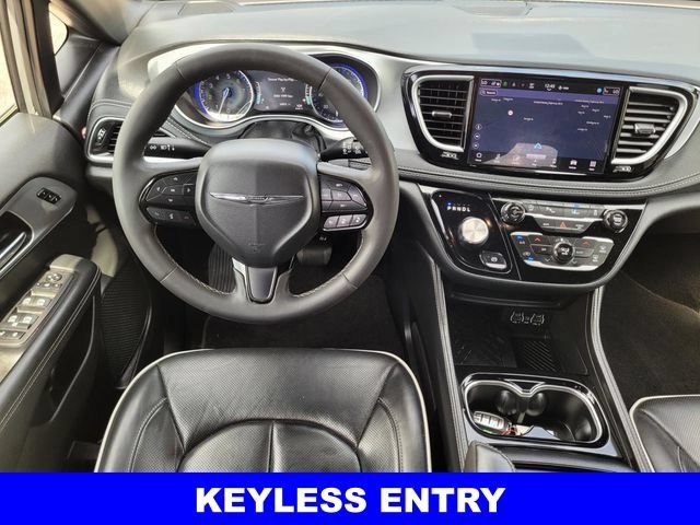 Used 2025 Gray Chrysler Limited image 13