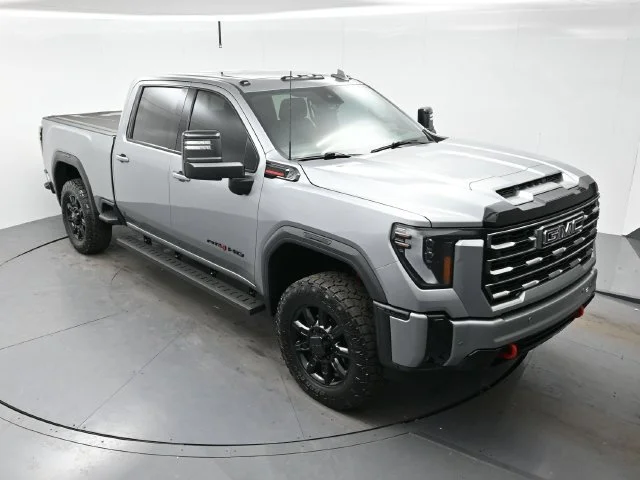 Used 2025 Sterling Metallic GMC AT4 image 31