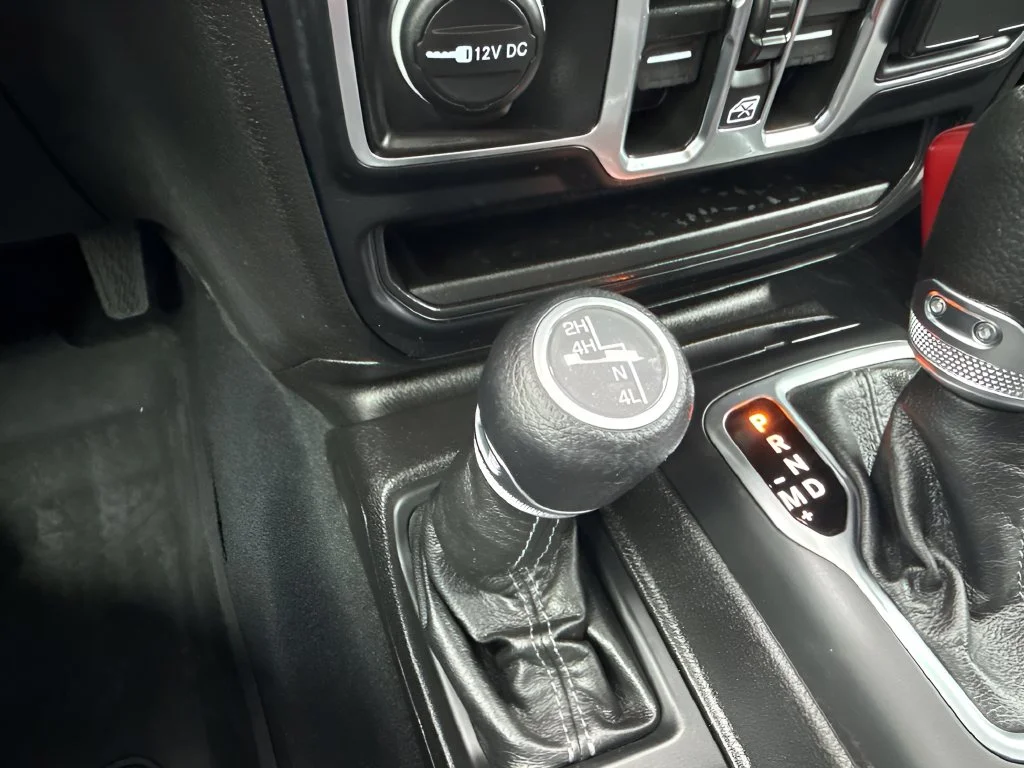 Used 2024 White Jeep Sahara image 22