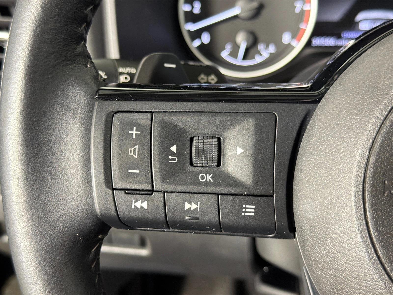 Used 2023 Super Black Nissan SL image 26
