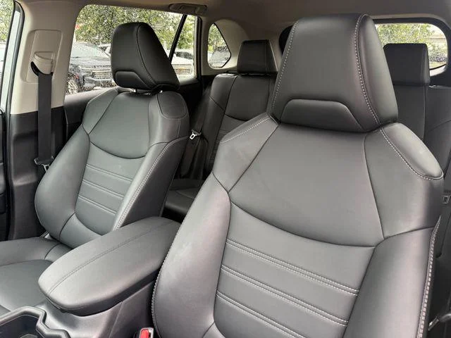 Certified Used 2025 SILVER SKY METALLIC Toyota XLE Premium image 12