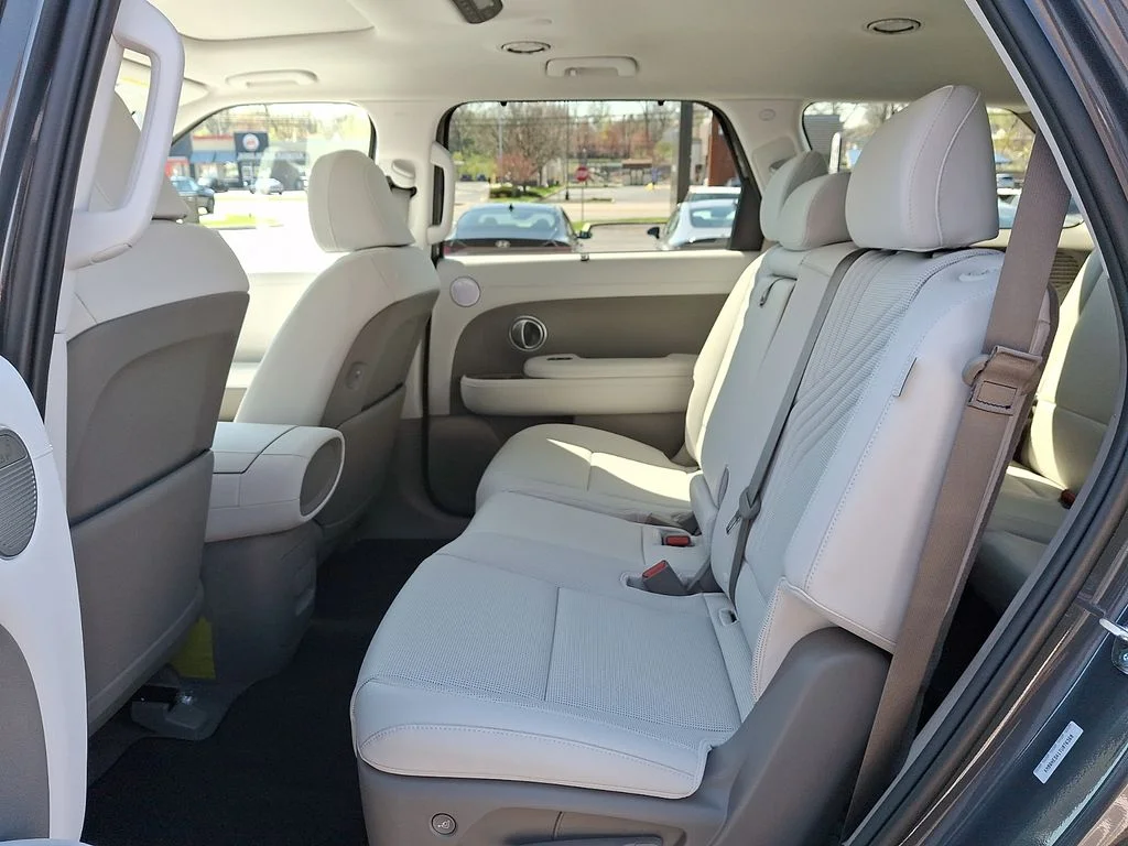New 2026 Gray Hyundai SEL Premium image 6