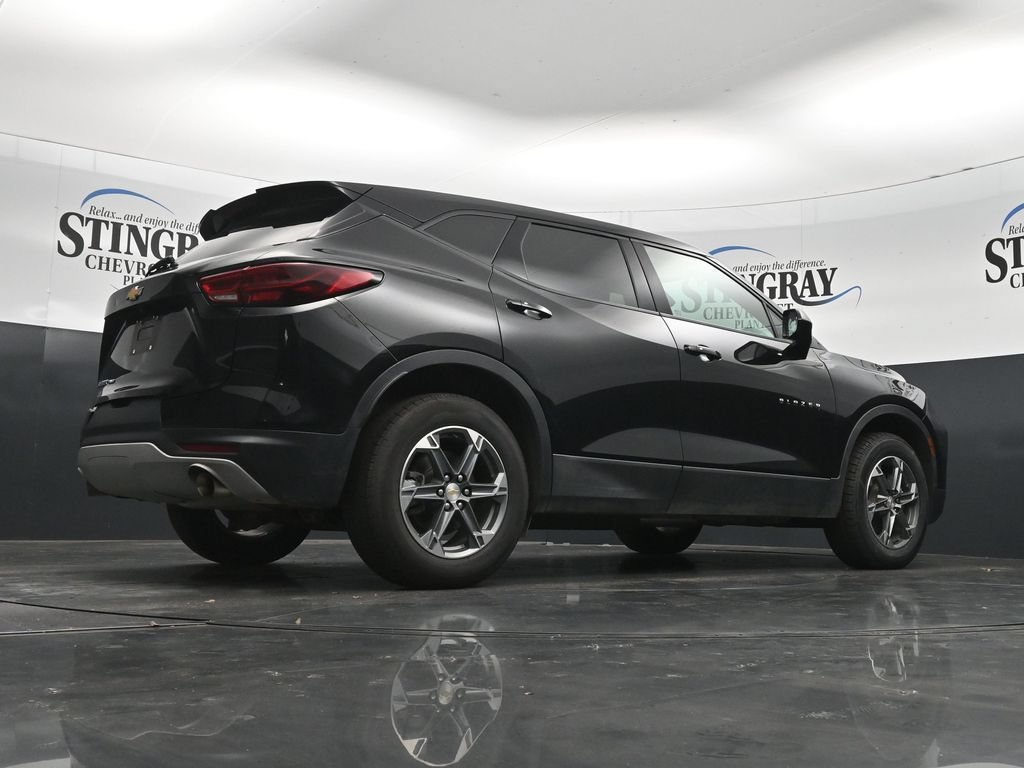 Used 2025 Black Chevrolet 2LT image 32