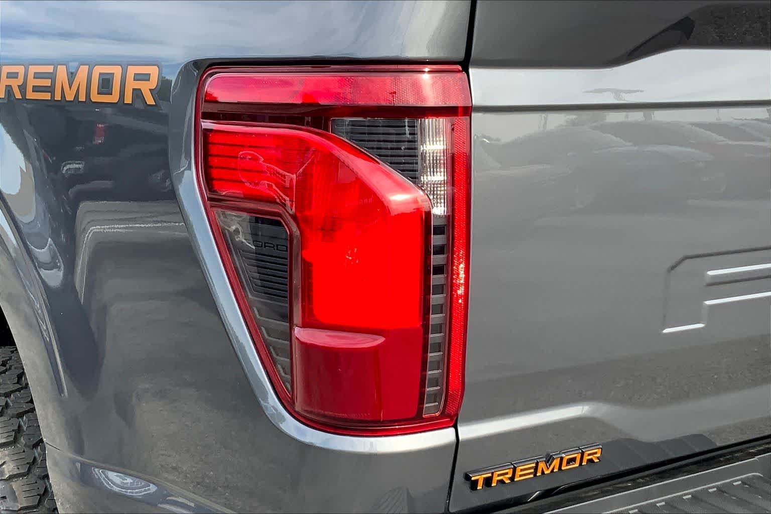 New 2026 M7/CARBONIZED G Ford Tremor image 11