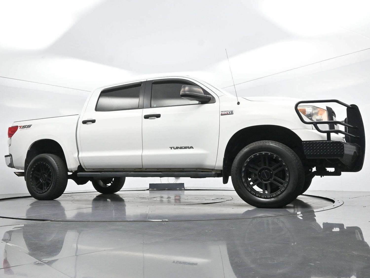 Used 2013 Super White Toyota Grade image 40