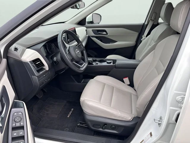 Used 2023 White Nissan SV image 12