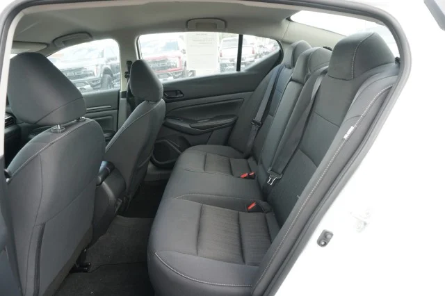 Used 2025 WHITE Nissan SV image 18