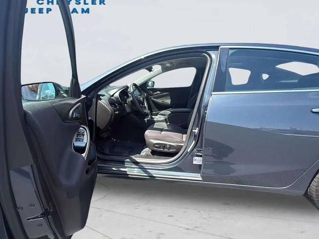 Used 2020 Gray Chevrolet LT image 25