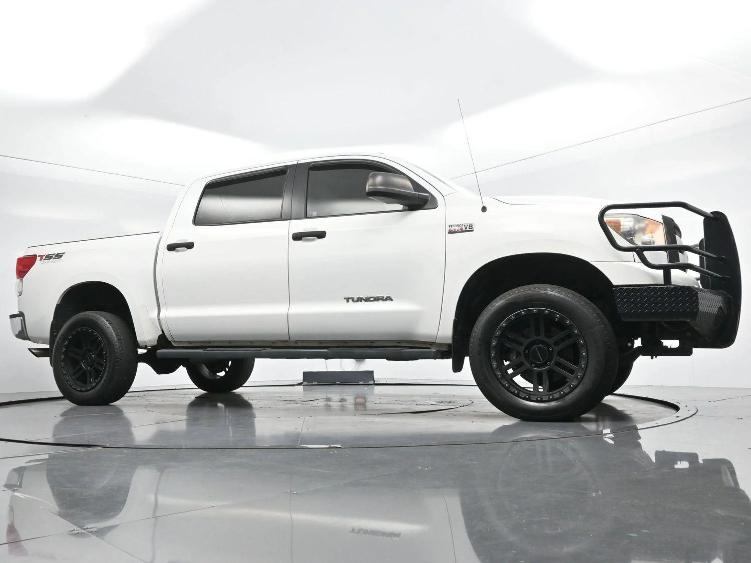 Used 2013 Super White Toyota Grade image 40