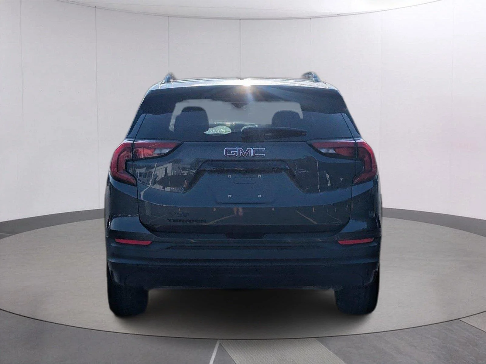 Used 2020 GRAPHITE GRAY METALLIC GMC SLE image 4