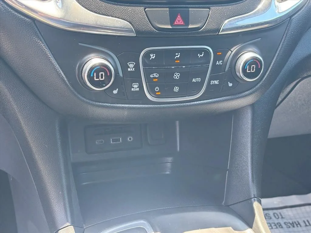Used 2020 SUMMIT WHITE Chevrolet LT image 19