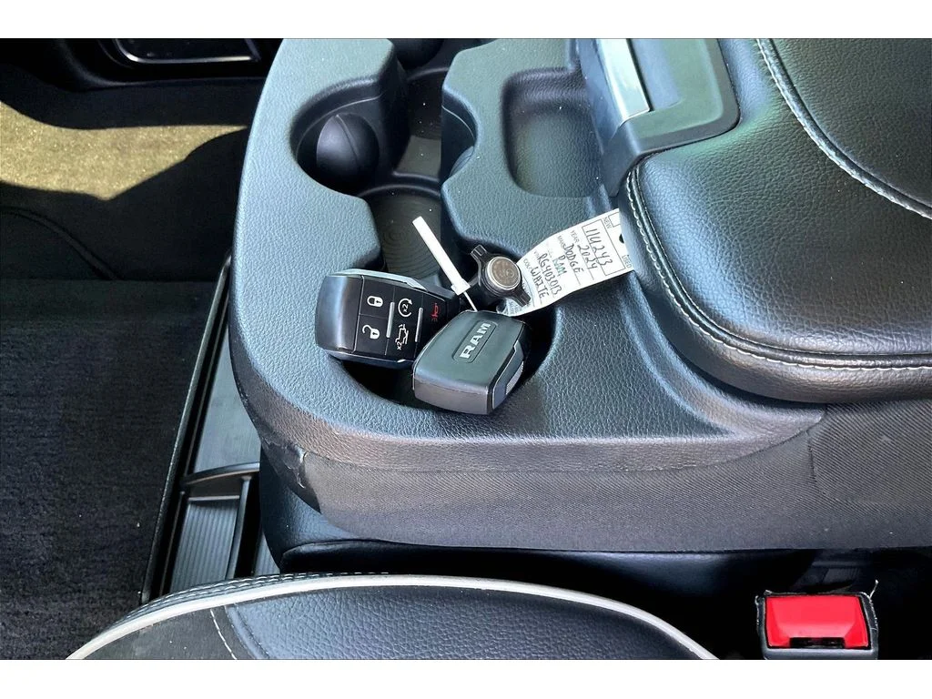 Used 2024  Ram Laramie image 9