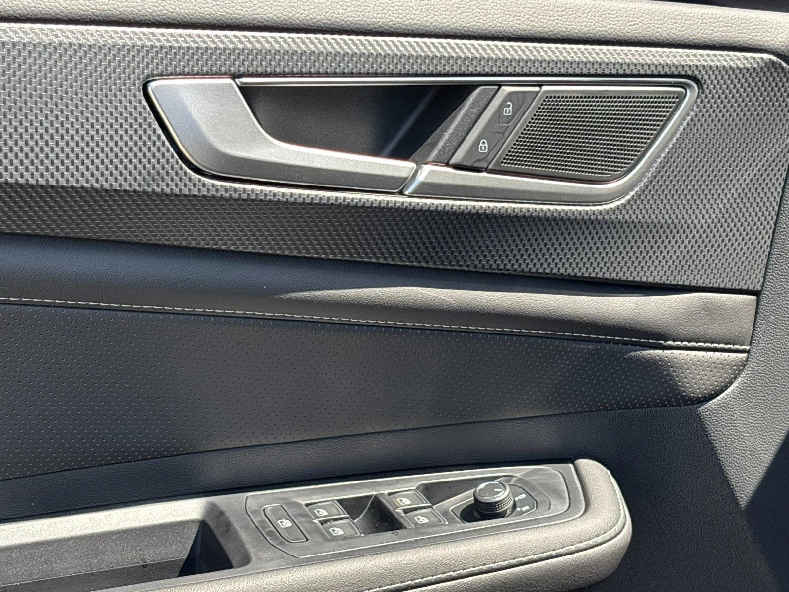 New 2025 Deep Black Pearl Volkswagen 2.0T SEL image 14