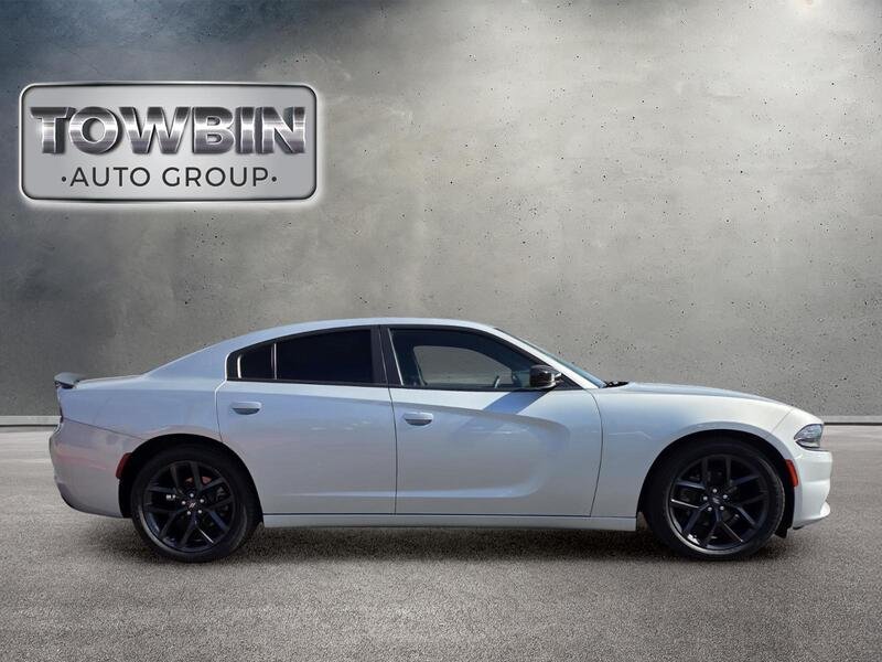 Used 2022 Silver Dodge SXT image 3
