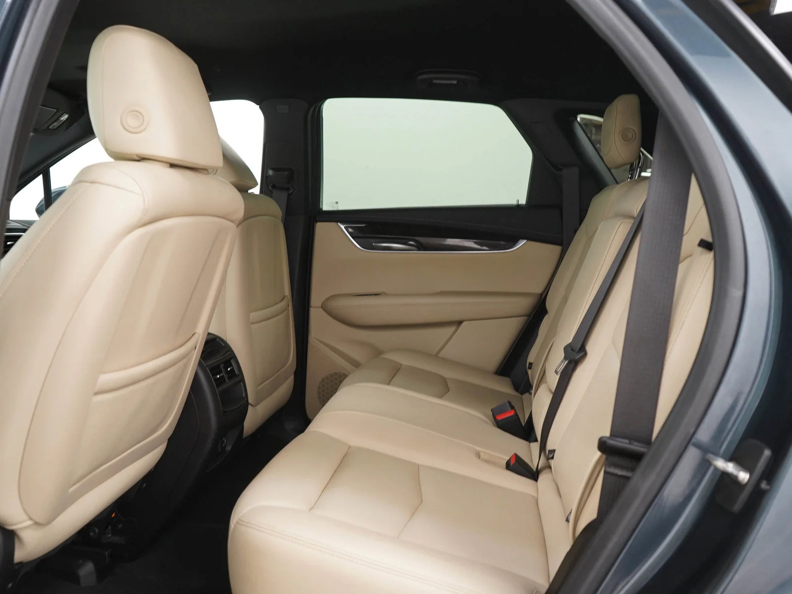 Used 2019 Shadow Metallic Cadillac Base image 15