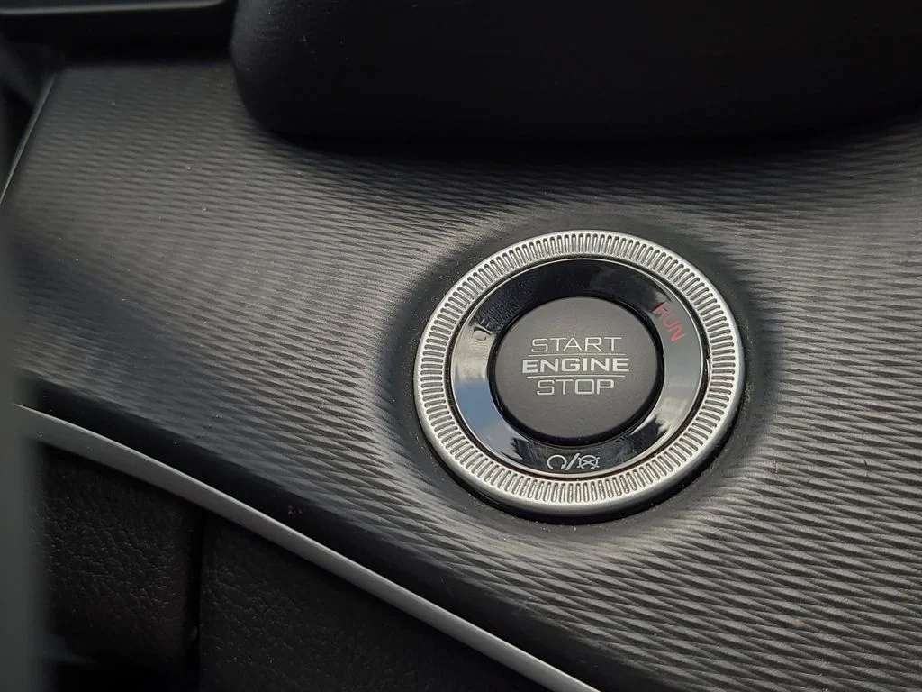 Used 2023 Red Jeep Altitude image 30