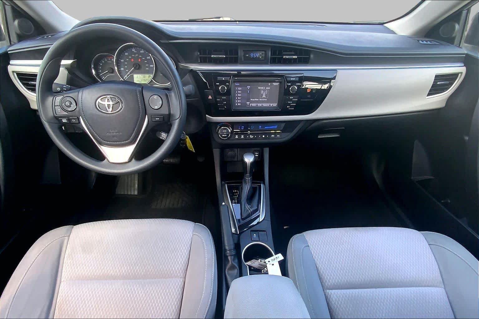 Used 2014 Classic Silver Metallic Toyota LE image 15
