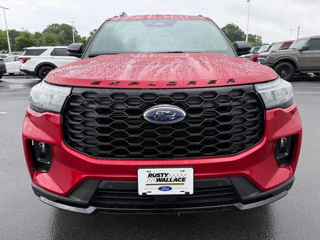 New 2026 Rapid Red Metallic Tinted Clearcoat Ford ST-Line image 3