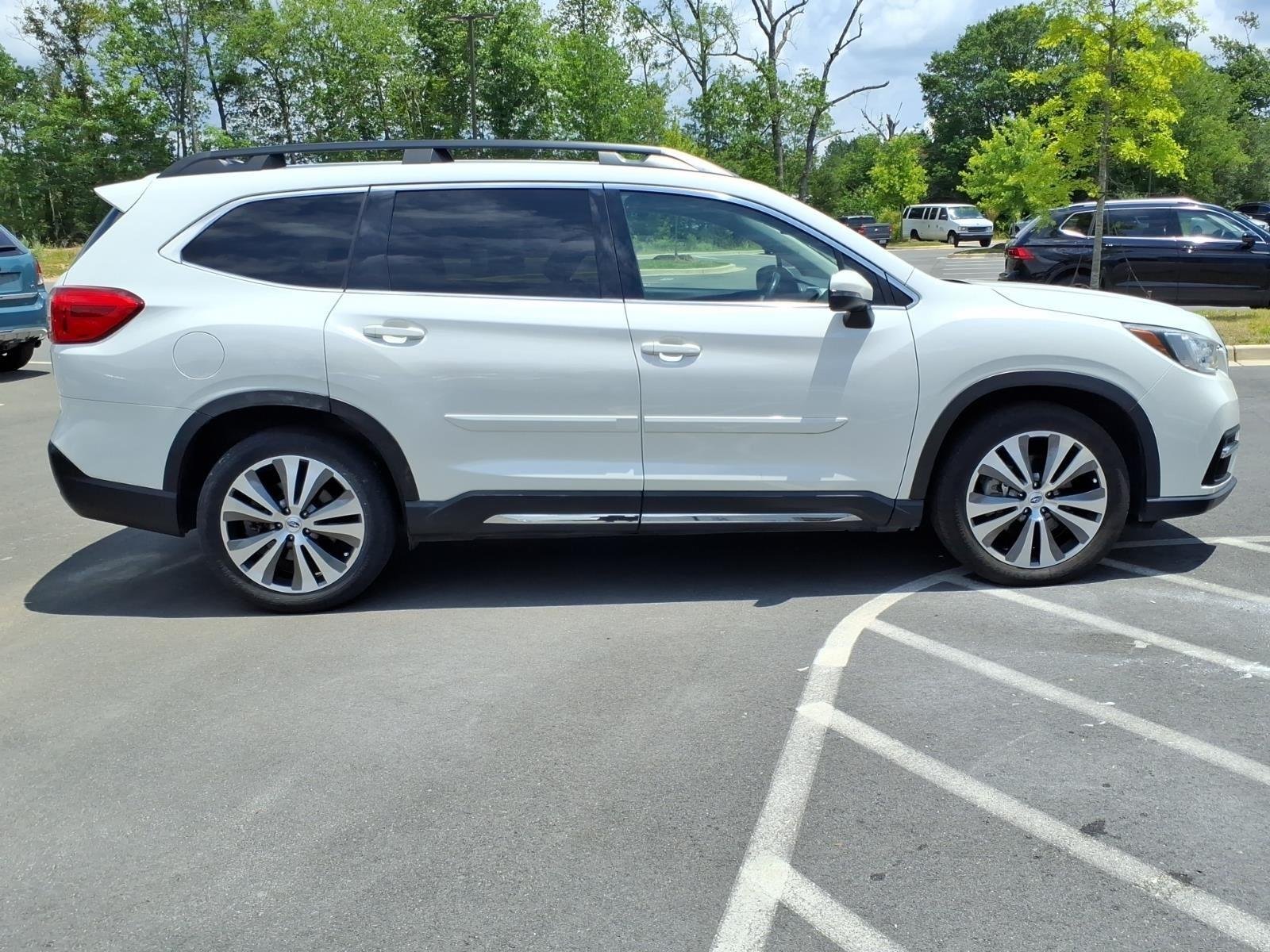 Used 2022 Crystal White Pearl Subaru Limited image 10